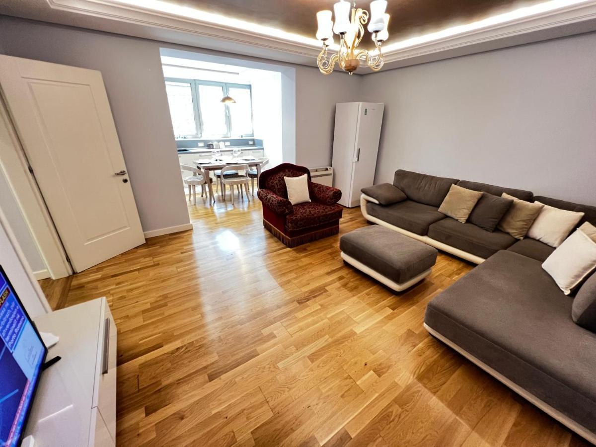 Center Apartment *